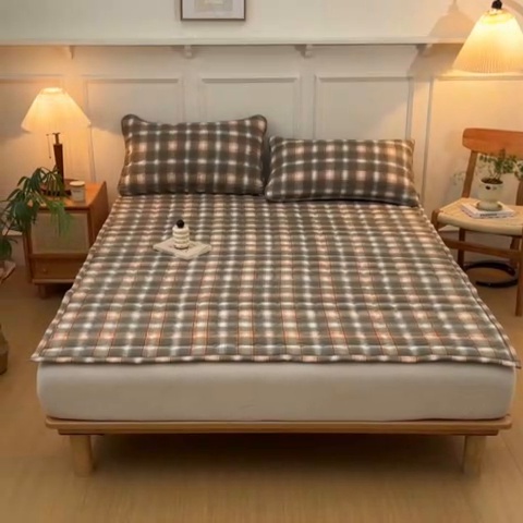 91家纺网 家纺一手货源 找家纺 恋绒家纺 2025新款无印风床褥床护垫宿舍床垫亲肤水洗棉软床垫 灰黄格