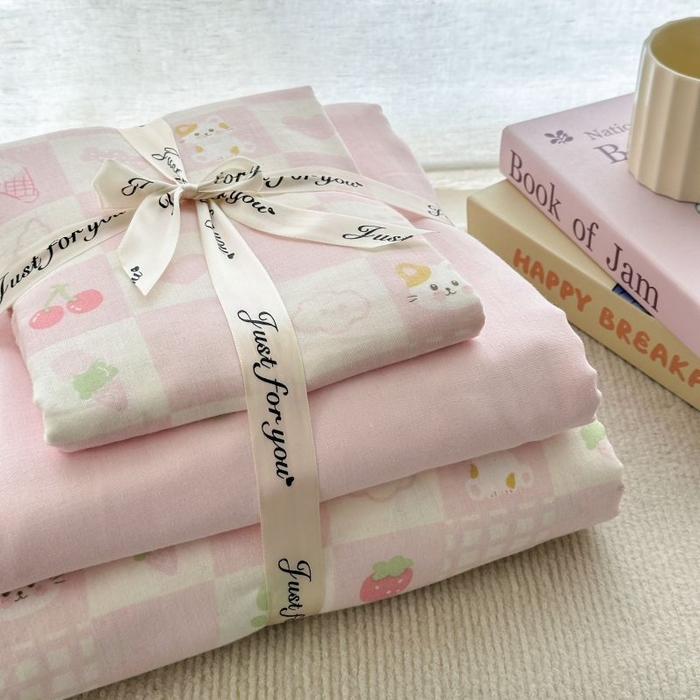 91家纺网 家纺一手货源 找家纺 2025新款双层纱印花卡通四件套-叠拍 小花喵