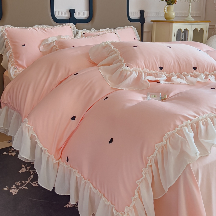 91家纺网 家纺一手货源 找家纺 花香四季家纺 2025新款法式蕾丝裙边刺绣仙女公主风四件套 爱心粉