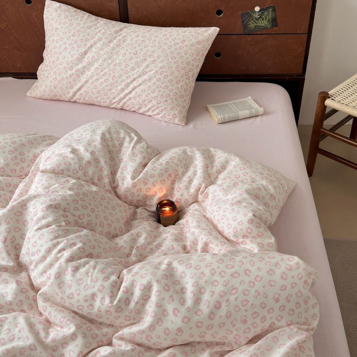 91家纺网 家纺一手货源 找家纺 典曼家纺 2025新款双层纱小清新印花四件套-床拍 粉红少女