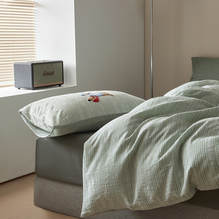 91家纺网 家纺一手货源 找家纺 怡家居 2025新款色织大提花立体毛巾绣四件套 绿条腊肠狗