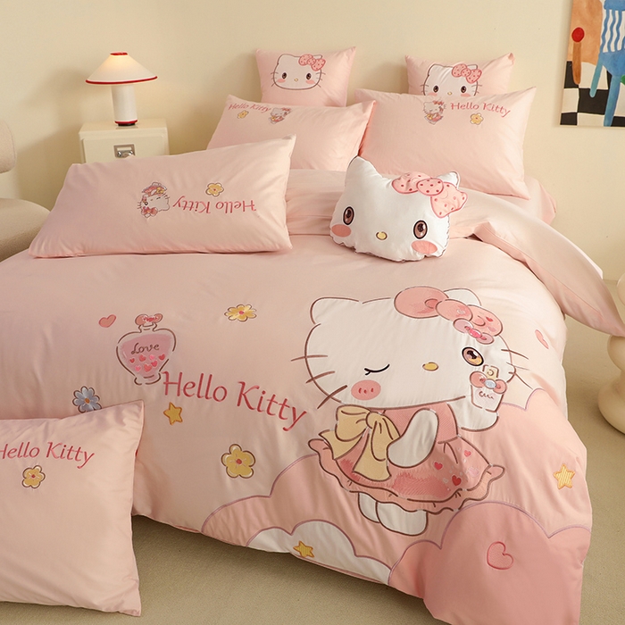 91家纺网 家纺一手货源 找家纺 绒棉世家 2025绒棉世家新款全棉水洗棉贴布绣专版四件套 HelloKitty