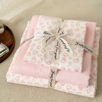 91家纺网 家纺一手货源 找家纺 典曼家纺 2025新款双层纱小清新印花四件套-叠拍 粉红少女