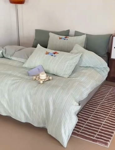 91家纺网 家纺一手货源 找家纺 怡家居 2025新款色织大提花立体毛巾绣四件套 绿条腊肠狗