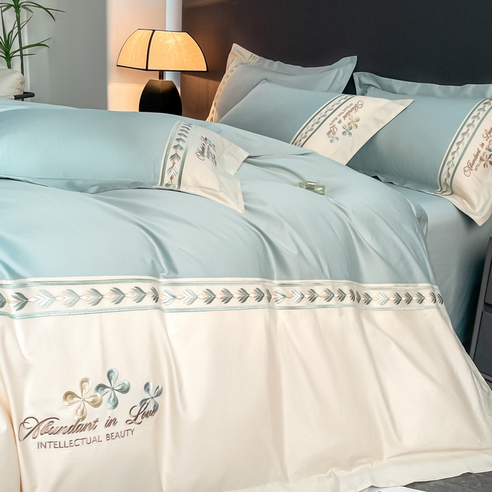 91家纺网 家纺一手货源 找家纺 桃园 2025新款全棉长绒棉刺绣绣花四件套-西西里系列 飘蓝