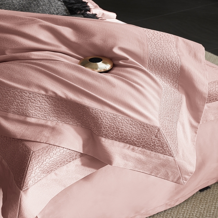 91家纺网 家纺一手货源 找家纺 爱情故事2025春夏居家新品四件套 臻彩（粉）