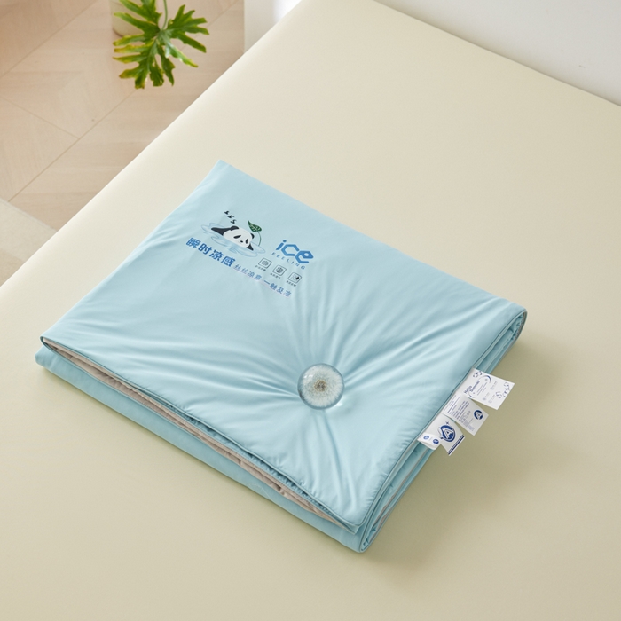 91家纺网 家纺一手货源 找家纺 大彩家居 2025新款锦氨冰激凌雪糕被 天空蓝