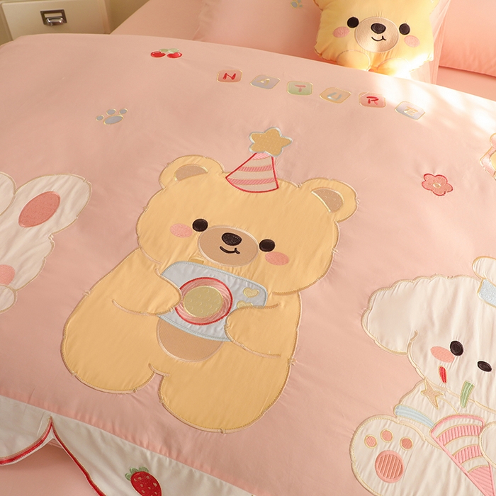 91家纺网 家纺一手货源 找家纺 绒棉世家 2025绒棉世家新款全棉水洗棉贴布绣专版四件套 宠物乐园