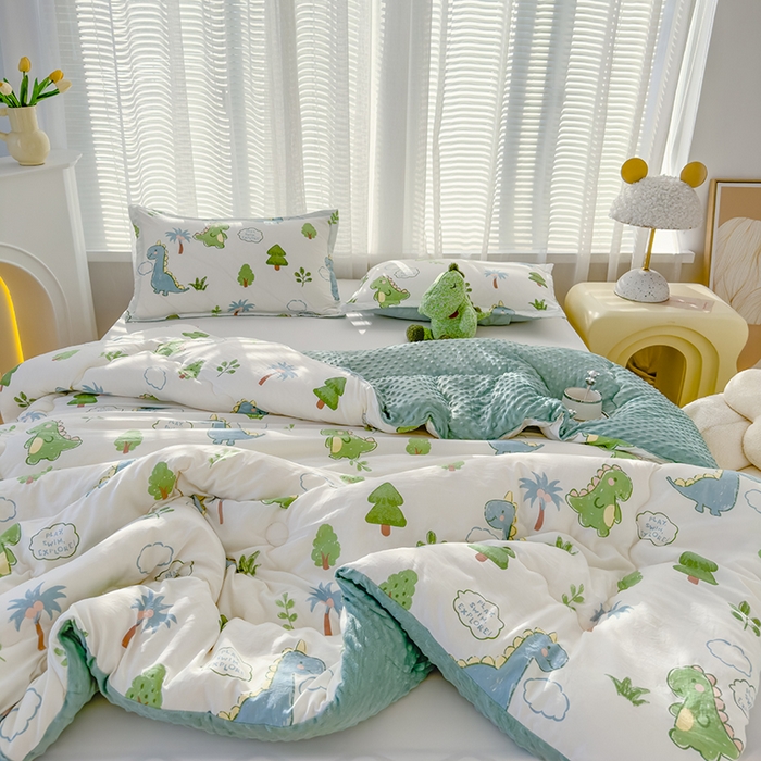 91家纺网 家纺一手货源 找家纺 佰丝居 2025新款A类水洗棉双层纱豆豆被100%新疆棉花被夏被 恐龙星球