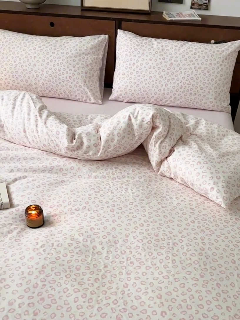 91家纺网 家纺一手货源 找家纺 典曼家纺 2025新款双层纱小清新印花四件套-床拍 粉红少女