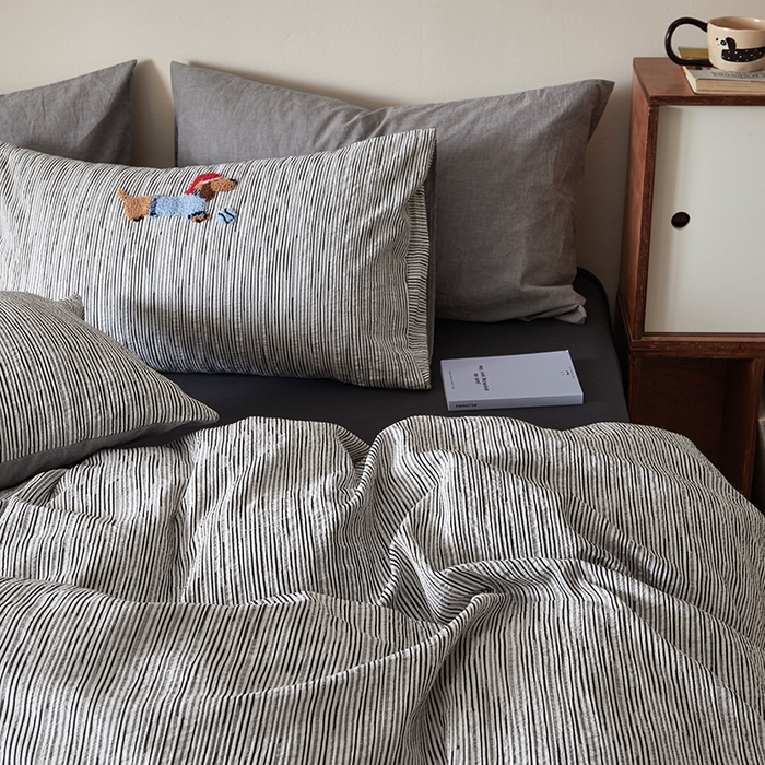 91家纺网 家纺一手货源 找家纺 怡家居 2025新款色织大提花立体毛巾绣四件套 黑条腊肠狗