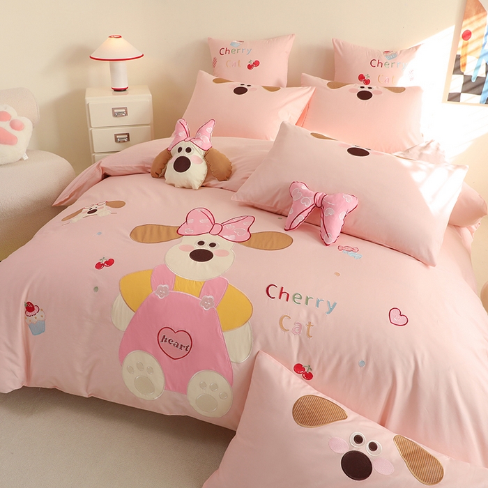 91家纺网 家纺一手货源 找家纺 绒棉世家 2025绒棉世家新款全棉水洗棉贴布绣专版四件套 甜心小狗