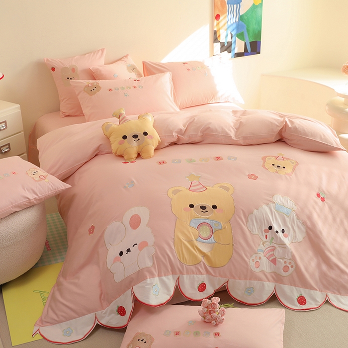 91家纺网 家纺一手货源 找家纺 绒棉世家 2025绒棉世家新款全棉水洗棉贴布绣专版四件套 宠物乐园