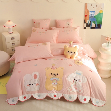 91家纺网 家纺一手货源 找家纺 绒棉世家 2025绒棉世家新款全棉水洗棉贴布绣专版四件套 宠物乐园