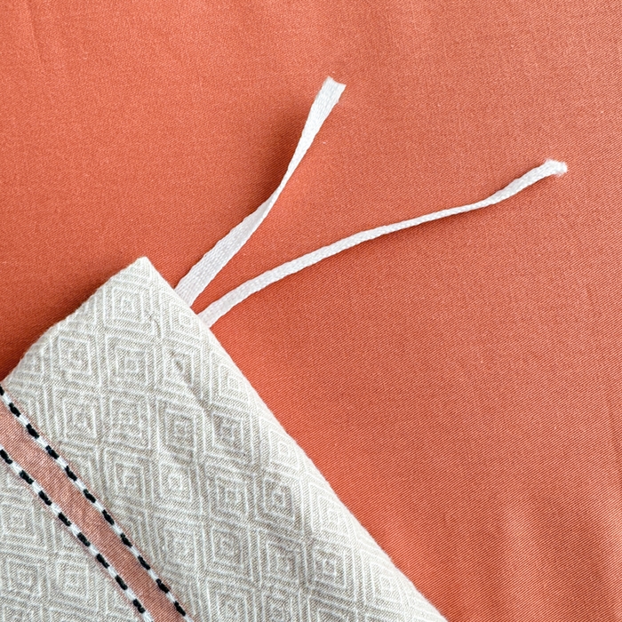 91家纺网 家纺一手货源 找家纺 简宜家居（朝初家纺） 2025新款40支全棉提花四件套（简川-星辰系列） 简川-赤丹