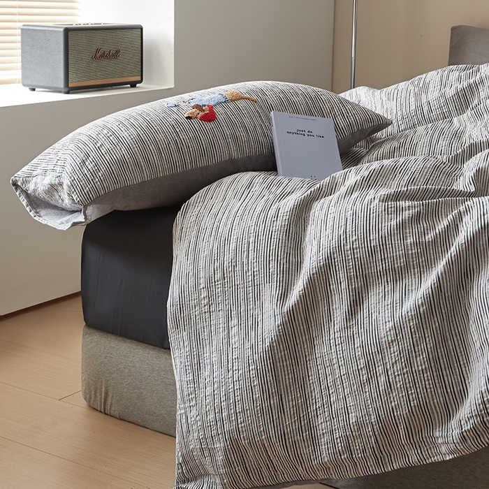 91家纺网 家纺一手货源 找家纺 怡家居 2025新款色织大提花立体毛巾绣四件套 黑条腊肠狗