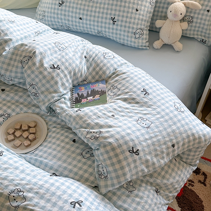 91家纺网 家纺一手货源 找家纺 繁花家居 2025新款软乎乎时尚印花水洗棉四件套 格子猫咪蓝