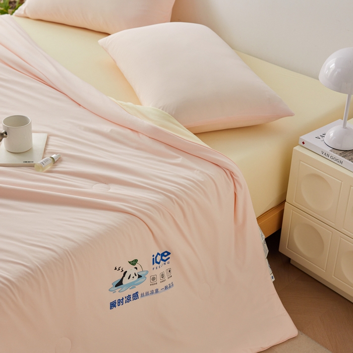 91家纺网 家纺一手货源 找家纺 大彩家居 2025新款锦氨冰激凌雪糕被 樱花粉