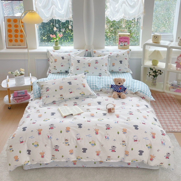 91家纺网 家纺一手货源 找家纺 铭博家纺 2025新款直播爆款100%全棉吊边一字绣工艺款13070印花全棉四件套 养乐多多