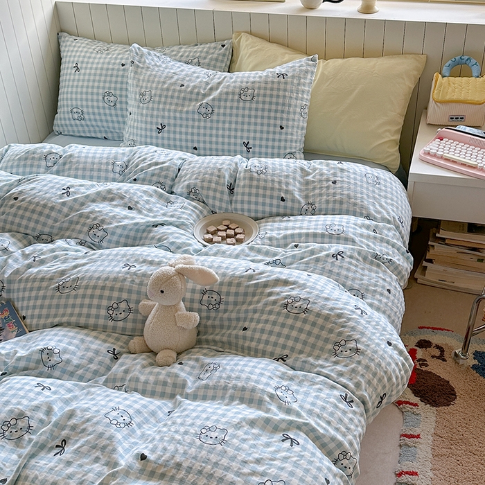 91家纺网 家纺一手货源 找家纺 繁花家居 2025新款软乎乎时尚印花水洗棉四件套 格子猫咪蓝