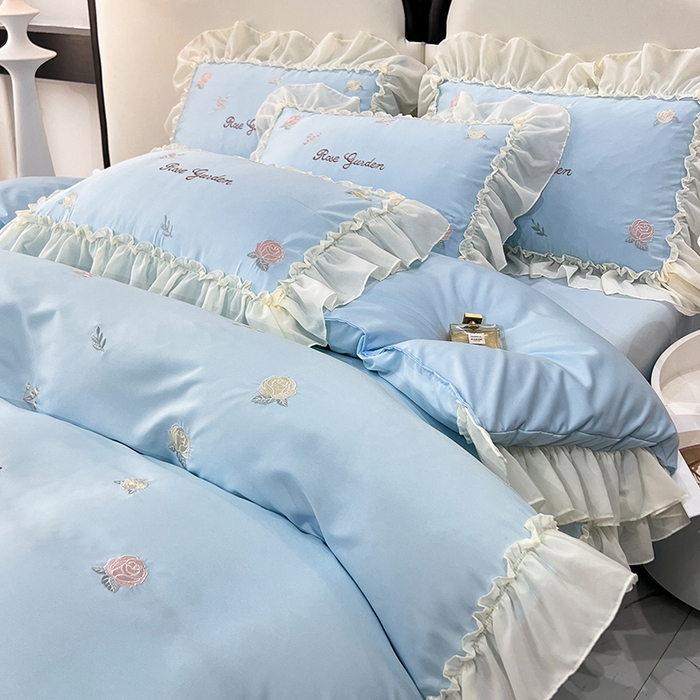 91家纺网 家纺一手货源 找家纺 花香四季家纺 2025新款法式蕾丝裙边刺绣仙女公主风四件套 玫瑰蓝