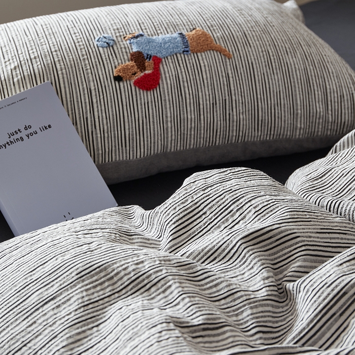 91家纺网 家纺一手货源 找家纺 怡家居 2025新款色织大提花立体毛巾绣四件套 黑条腊肠狗