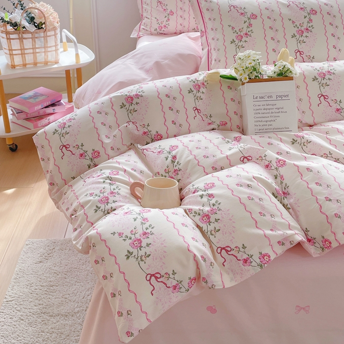 91家纺网 家纺一手货源 找家纺 铭博家纺 2025新款直播爆款100%全棉吊边一字绣工艺款13070印花全棉四件套 潮汐心语