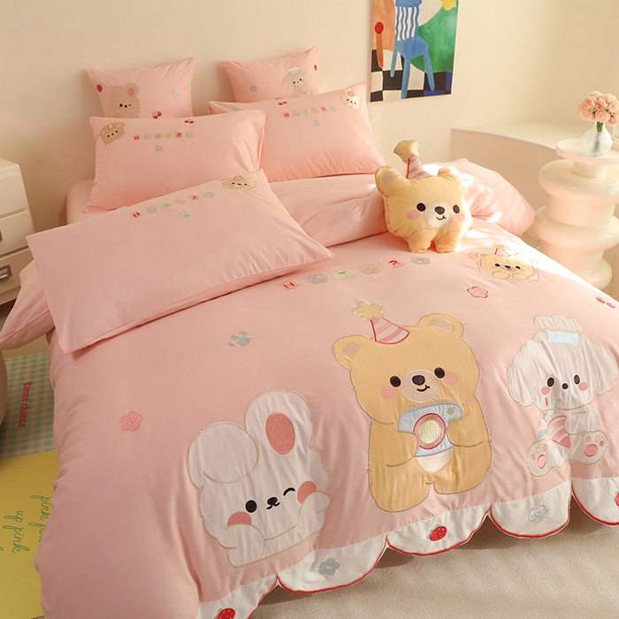 91家纺网 家纺一手货源 找家纺 绒棉世家 2025绒棉世家新款全棉水洗棉贴布绣专版四件套 宠物乐园