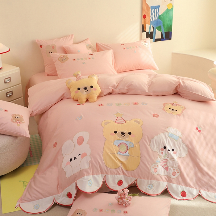 91家纺网 家纺一手货源 找家纺 绒棉世家 2025绒棉世家新款全棉水洗棉贴布绣专版四件套 宠物乐园