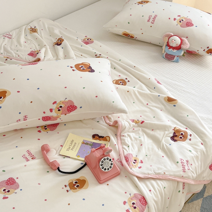 91家纺网 家纺一手货源 找家纺 桃子家居  2025新款A类高品质牛奶针织棉软糯大豆夏被 针织棉-开心时刻