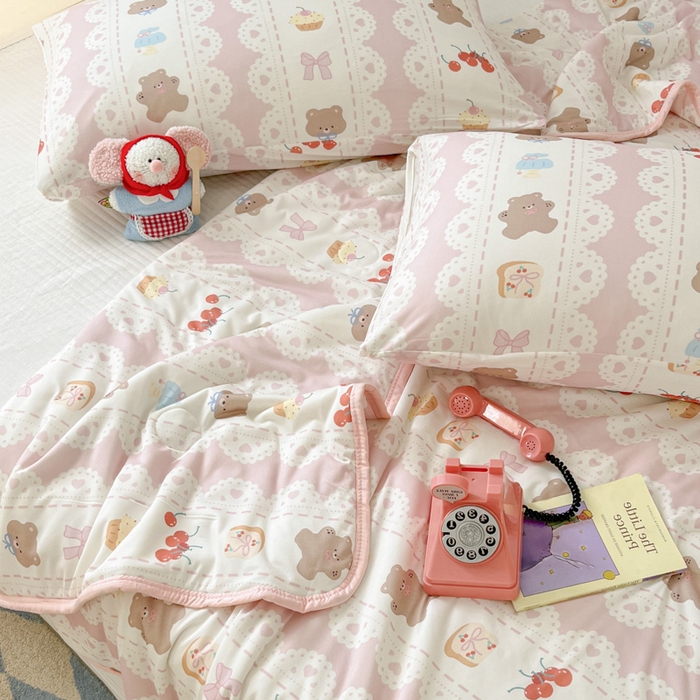 91家纺网 家纺一手货源 找家纺 桃子家居  2025新款A类高品质牛奶针织棉软糯大豆夏被 针织棉-粉色樱桃熊