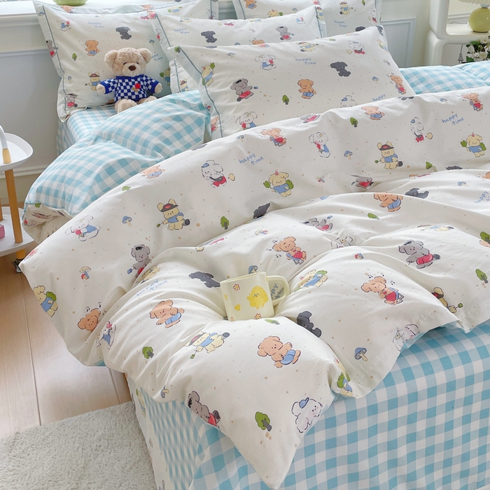 91家纺网 家纺一手货源 找家纺 铭博家纺 2025新款直播爆款100%全棉吊边一字绣工艺款13070印花全棉四件套 养乐多多