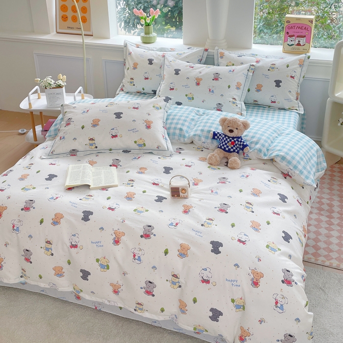 91家纺网 家纺一手货源 找家纺 铭博家纺 2025新款直播爆款100%全棉吊边一字绣工艺款13070印花全棉四件套 养乐多多