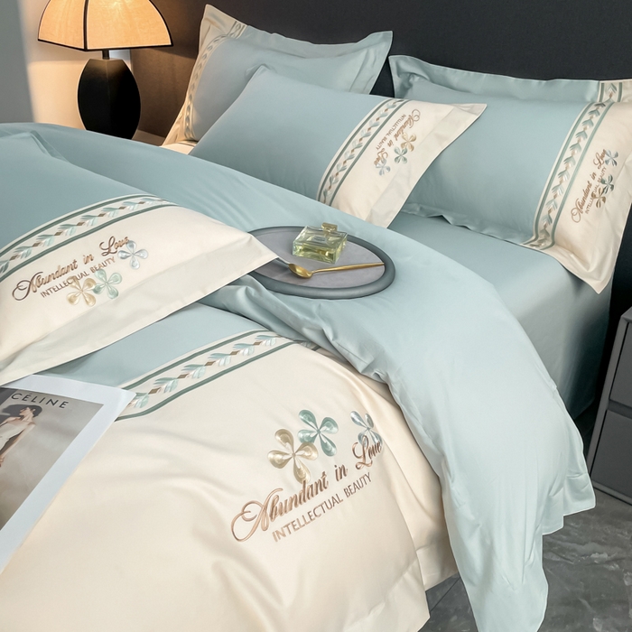 91家纺网 家纺一手货源 找家纺 桃园 2025新款全棉长绒棉刺绣绣花四件套-西西里系列 飘蓝