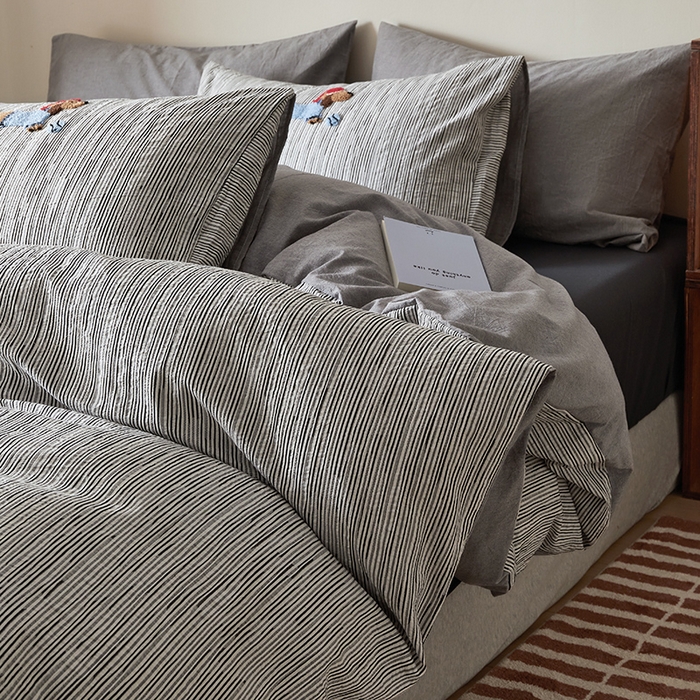 91家纺网 家纺一手货源 找家纺 怡家居 2025新款色织大提花立体毛巾绣四件套 黑条腊肠狗