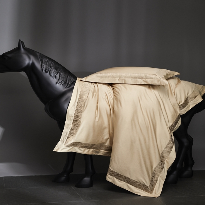 91家纺网 家纺一手货源 找家纺 爱情故事2025春夏居家新品四件套 臻彩（金色）