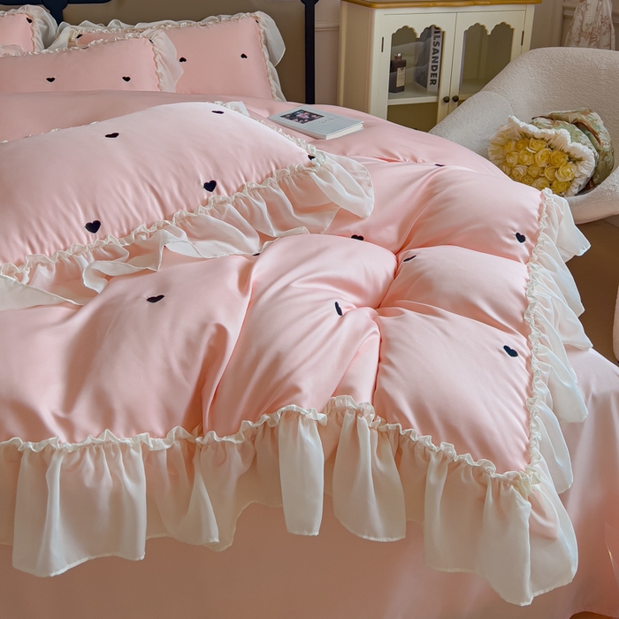 91家纺网 家纺一手货源 找家纺 花香四季家纺 2025新款法式蕾丝裙边刺绣仙女公主风四件套 爱心粉