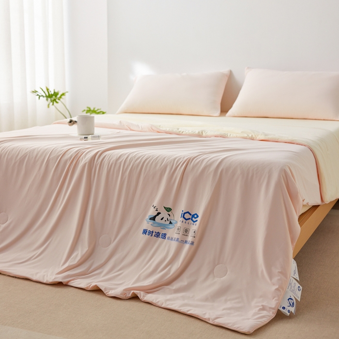 91家纺网 家纺一手货源 找家纺 大彩家居 2025新款锦氨冰激凌雪糕被 樱花粉