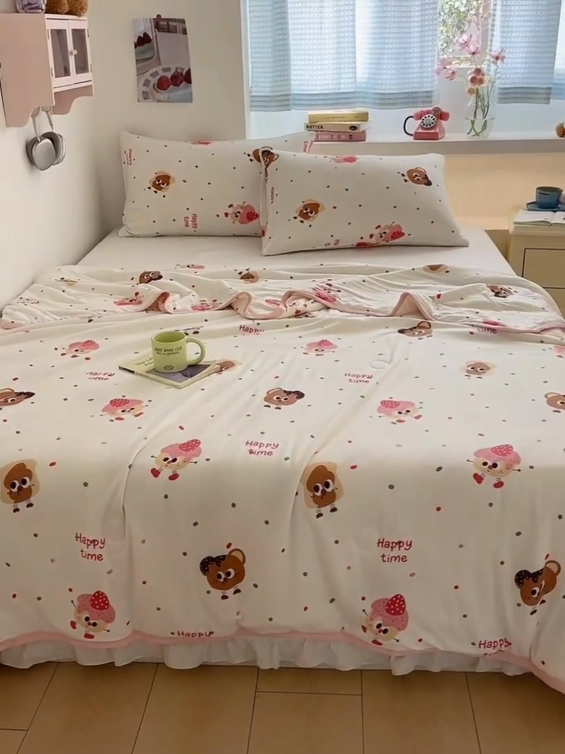 91家纺网 家纺一手货源 找家纺 桃子家居  2025新款A类高品质牛奶针织棉软糯大豆夏被 针织棉-开心时刻