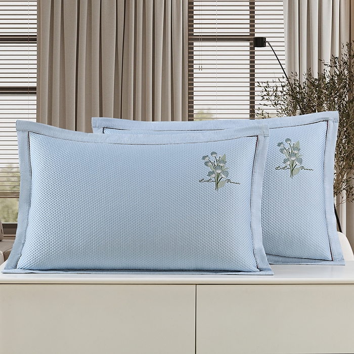 91家纺网 家纺一手货源 找家纺 小猫派 2025夏季冰丝枕头套A类豆豆凉感常规枕套 凉感绣花-蓝色花束