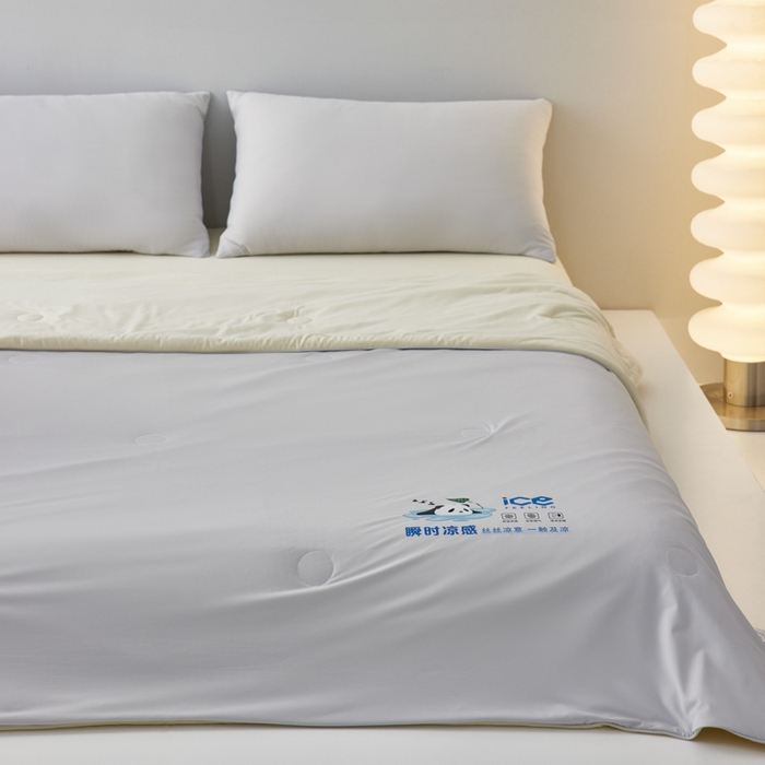 91家纺网 家纺一手货源 找家纺 大彩家居 2025新款锦氨冰激凌雪糕被 高级灰