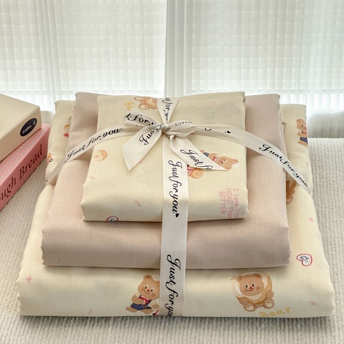 91家纺网 家纺一手货源 找家纺 2025新款双层纱印花卡通四件套-叠拍 面包熊