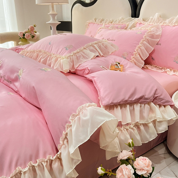 91家纺网 家纺一手货源 找家纺 花香四季家纺 2025新款法式蕾丝裙边刺绣仙女公主风四件套 玫瑰粉