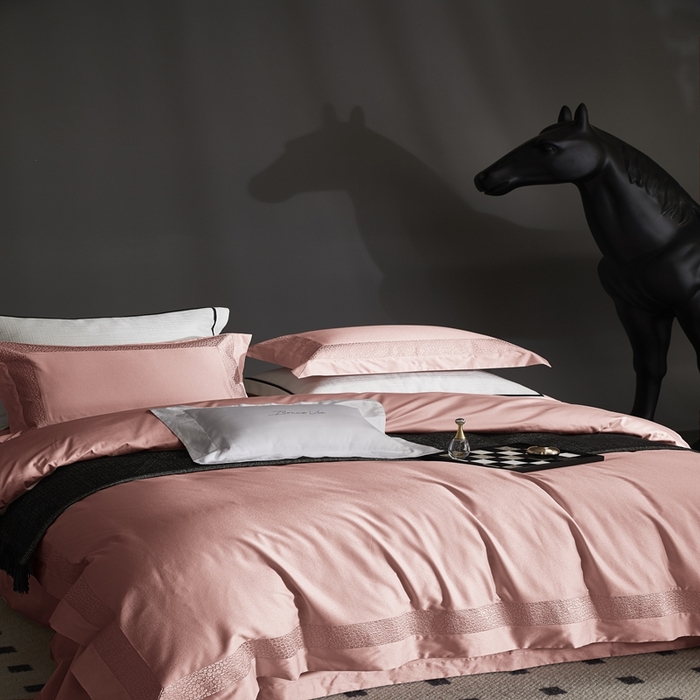 91家纺网 家纺一手货源 找家纺 爱情故事2025春夏居家新品四件套 臻彩（粉）