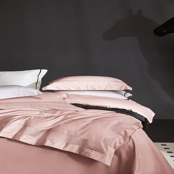 91家纺网 家纺一手货源 找家纺 爱情故事2025春夏居家新品四件套 臻彩（粉）