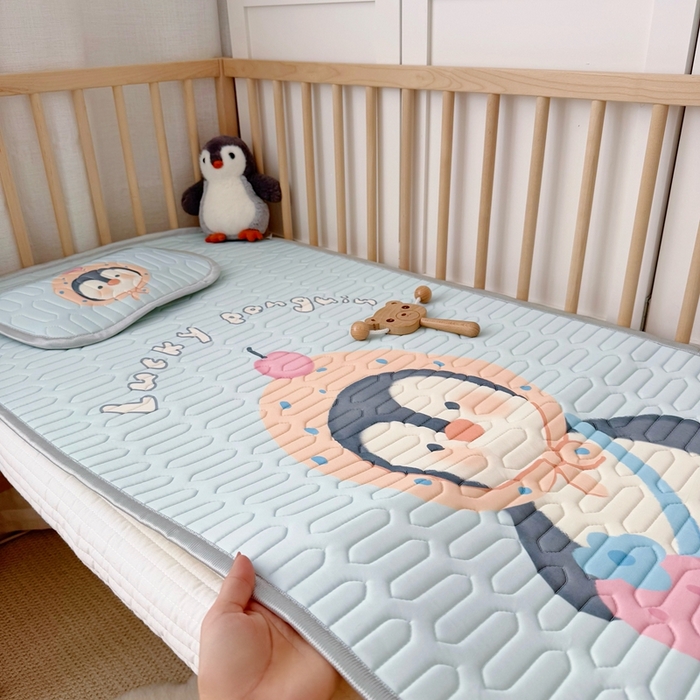 91家纺网 家纺一手货源 找家纺 美乐迪家纺 2025新款儿童乳胶凉席 小企鹅