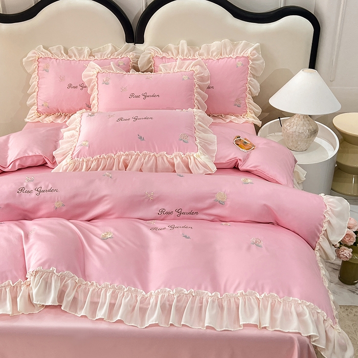 91家纺网 家纺一手货源 找家纺 花香四季家纺 2025新款法式蕾丝裙边刺绣仙女公主风四件套 玫瑰粉