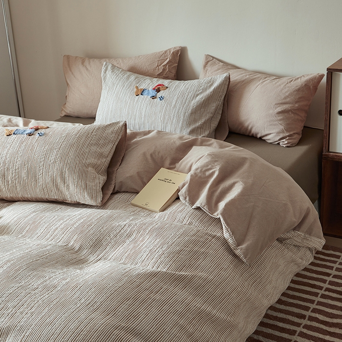 91家纺网 家纺一手货源 找家纺 怡家居 2025新款色织大提花立体毛巾绣四件套 咖条腊肠狗