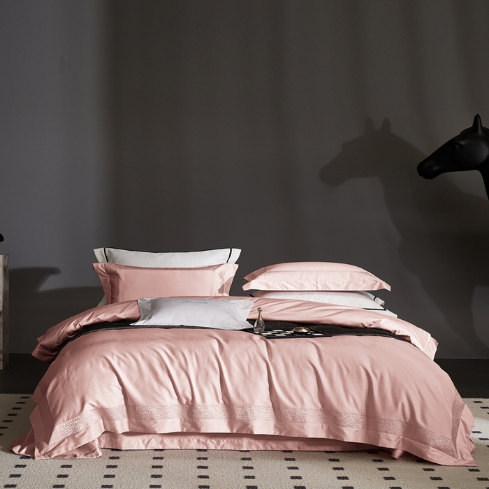 91家纺网 家纺一手货源 找家纺 爱情故事2025春夏居家新品四件套 臻彩（粉）