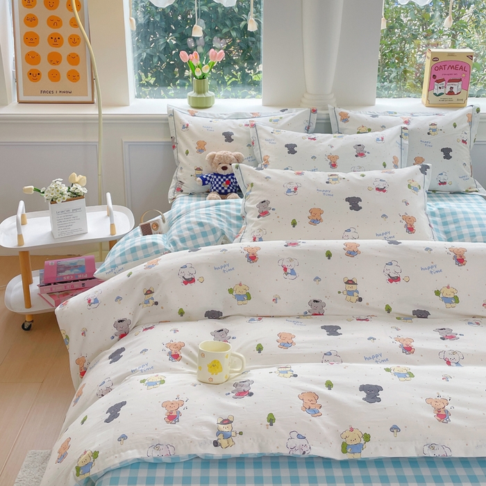 91家纺网 家纺一手货源 找家纺 铭博家纺 2025新款直播爆款100%全棉吊边一字绣工艺款13070印花全棉四件套 养乐多多